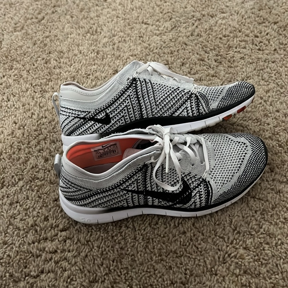 Nike free TR Flyknit size 7.5 - Picture 5 of 9